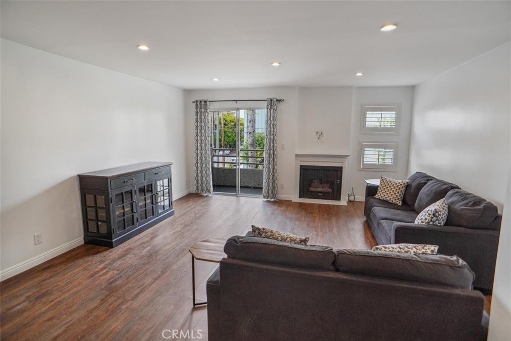 11230 Peach Grove Street 206
