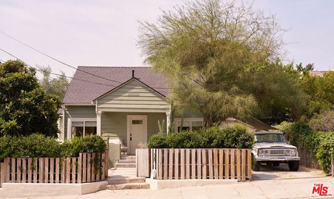 Photo of 404 N Avenue 52 Ave, Los Angeles, CA 90042 (MLS # 26709283)