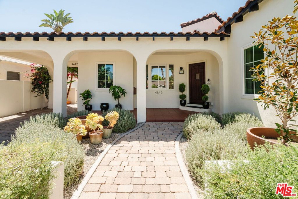 Properties 4 4649 Cartwright Avenue