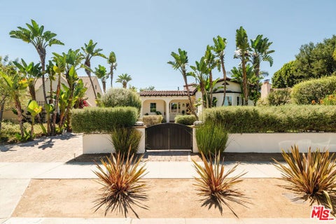 Photo of 4649 Cartwright Avenue, Los Angeles, CA 91602 (MLS # 26985535)