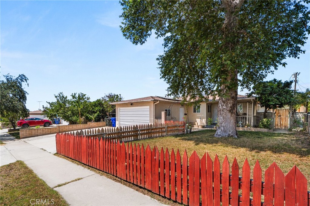 114 S Tamarisk