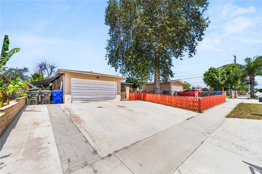 114 S Tamarisk