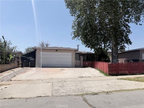 Photo of 114 S Tamarisk AVE, Rialto, CA 92376 (MLS # CV26098168)