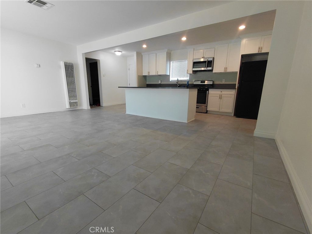 1211 E Avenue R3