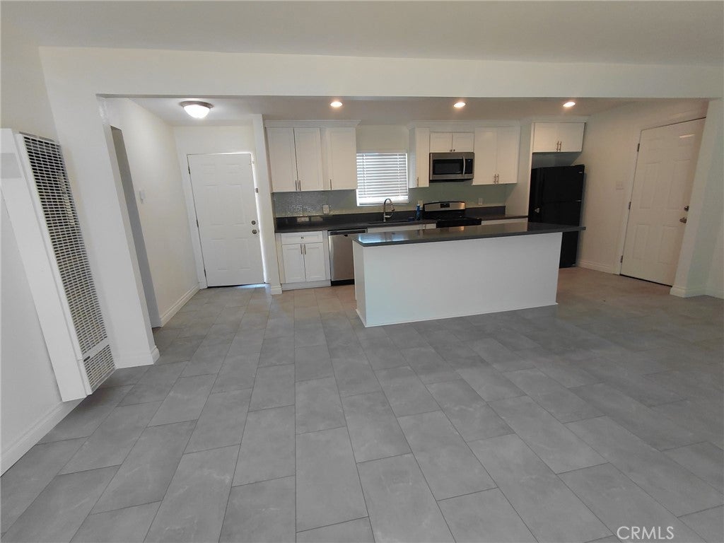 1211 E Avenue R3