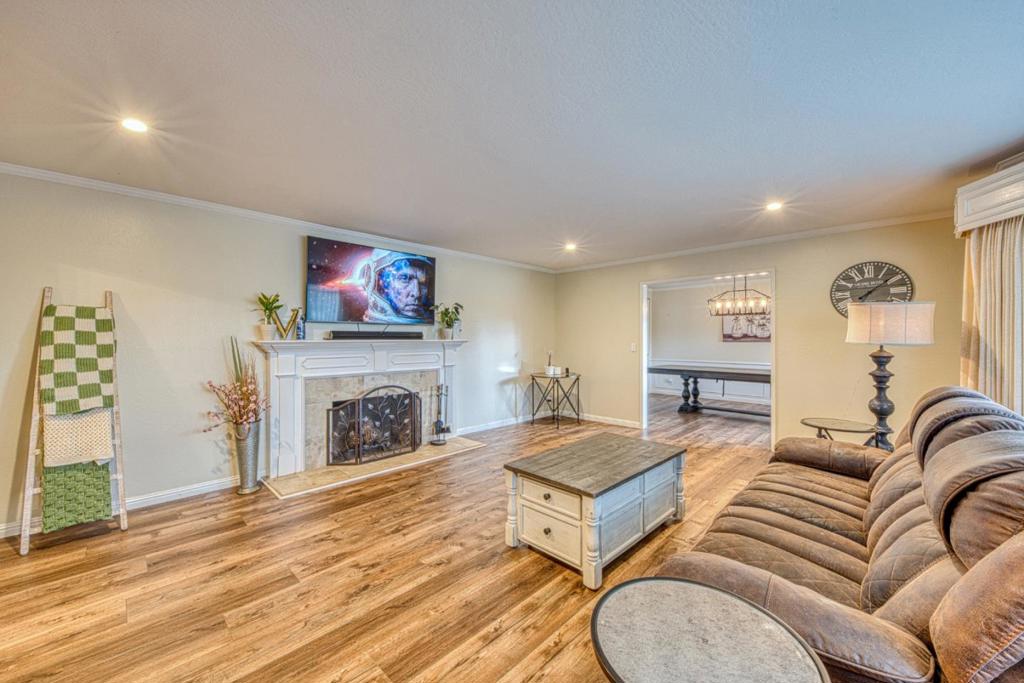1167 Los Palos Drive