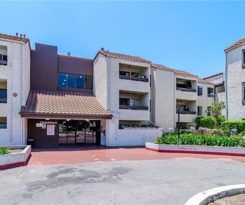 Photo of 700 W 3rd St #A-309, Santa Ana, CA 92701 (MLS # OC26215698)