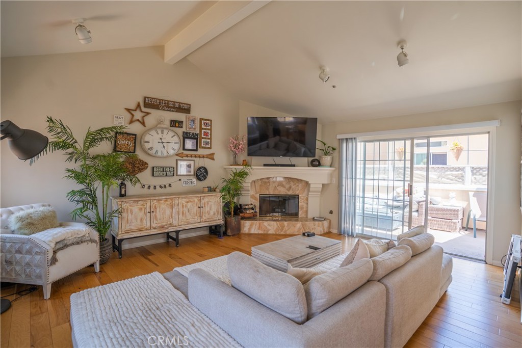 2517 Rockefeller B