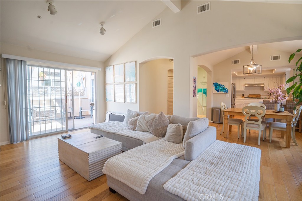 2517 Rockefeller B