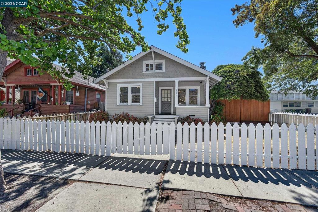 1002 Warren St St, Martinez CA 94553