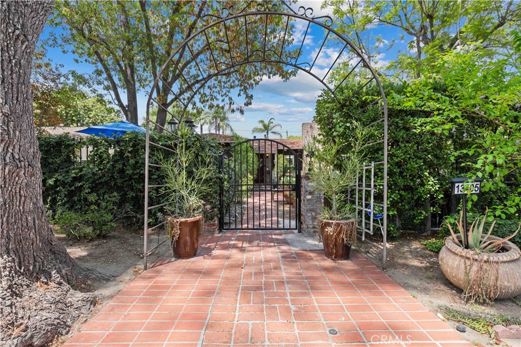 13405 Tiara Street