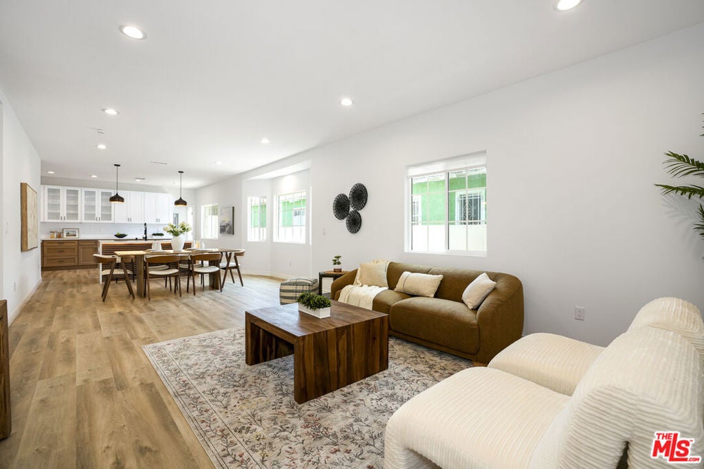 3666 2nd Avenue, Los Angeles CA 90018