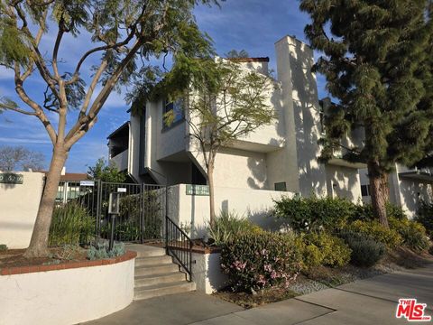 Photo of 4866 1/2 Mcconnell Avenue, Los Angeles, CA 90066 (MLS # 26649767)