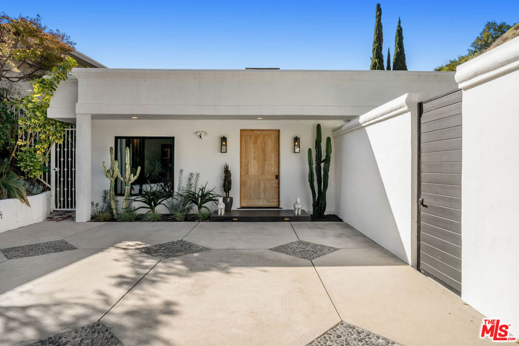 9275 Flicker Place
