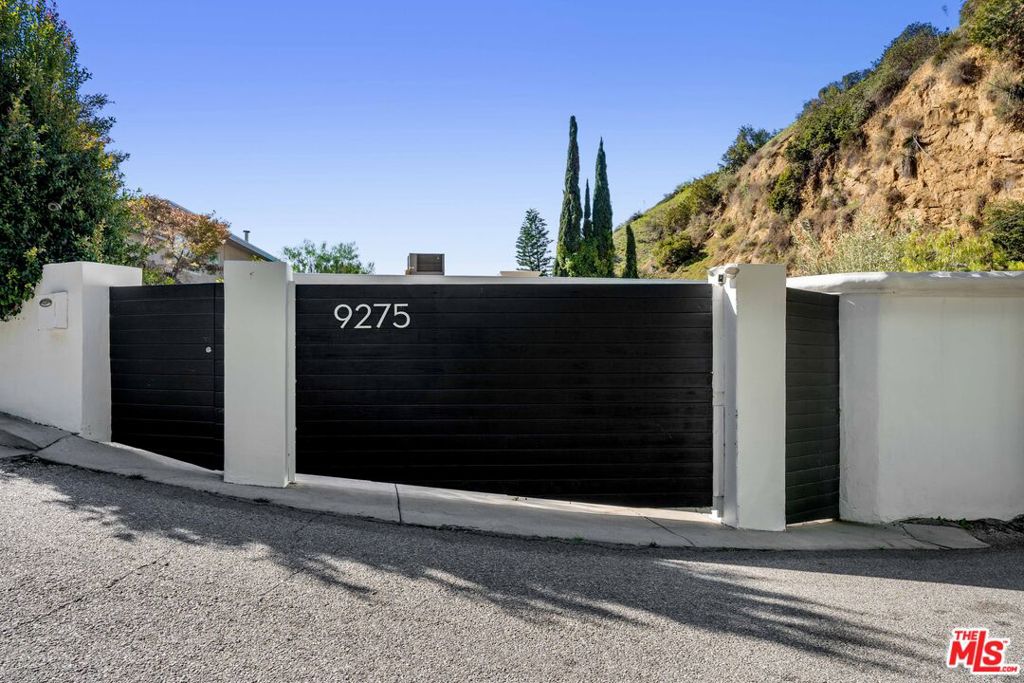 9275 Flicker Place