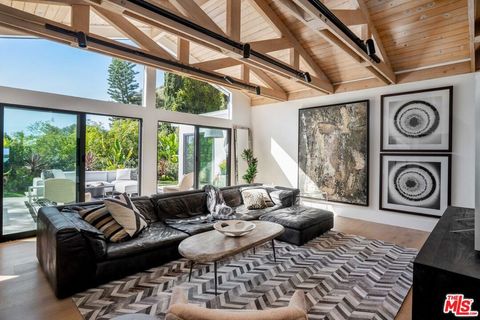 9275 Flicker Place Los Angeles CA 90069