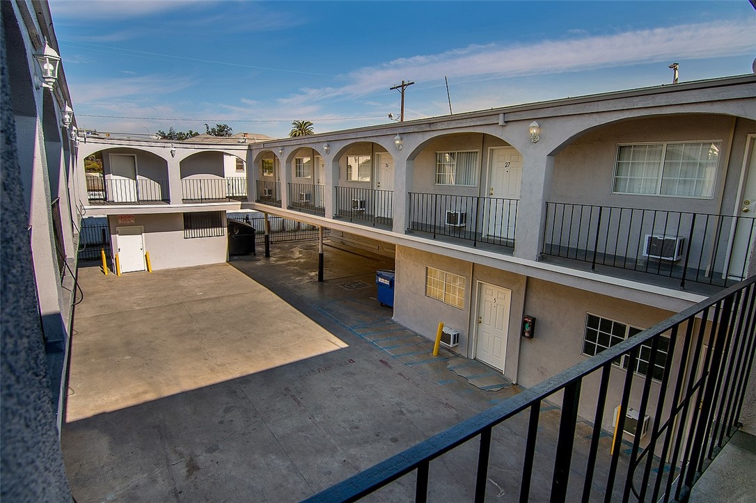 4905 W Adams Boulevard