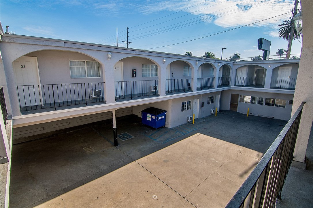 4905 W Adams Boulevard