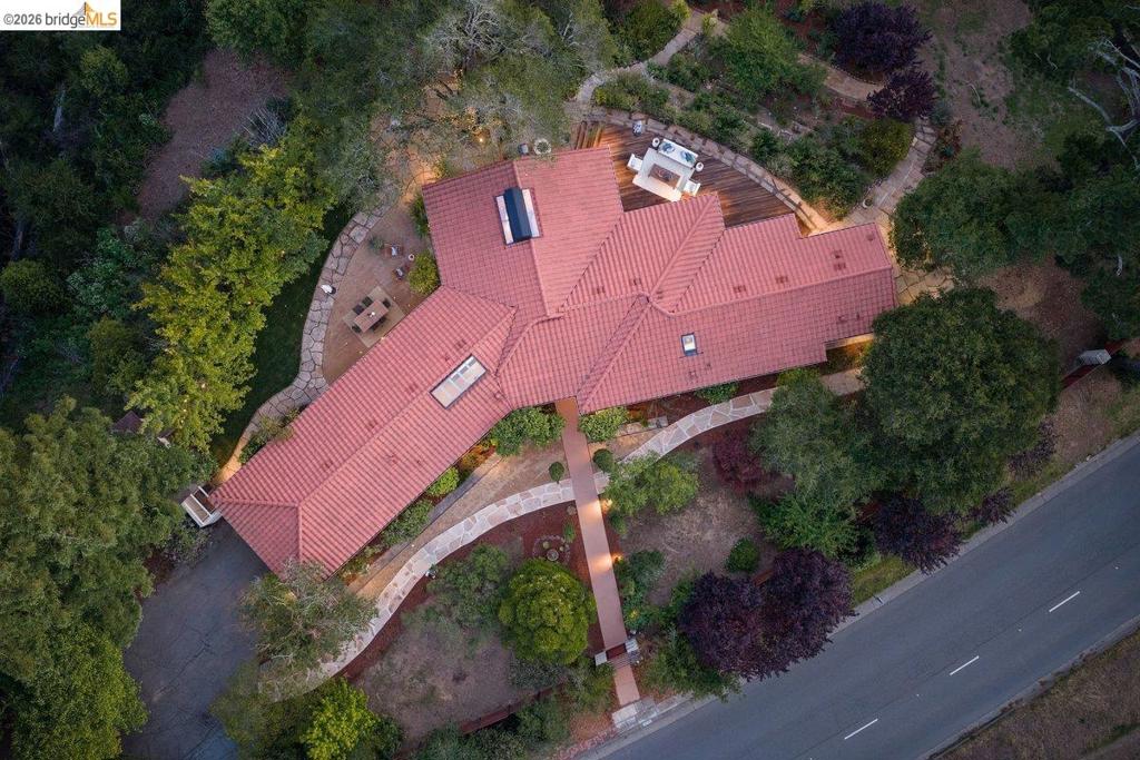12131 Skyline Blvd