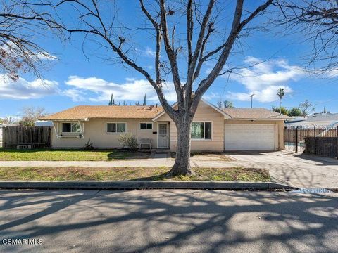 Photo of 22726 Marlin Place, West Hills, CA 91307 (MLS # 226000585)
