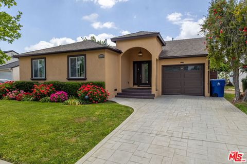 Photo of 17448 Collins Street, Encino, CA 91316 (MLS # 25530773)
