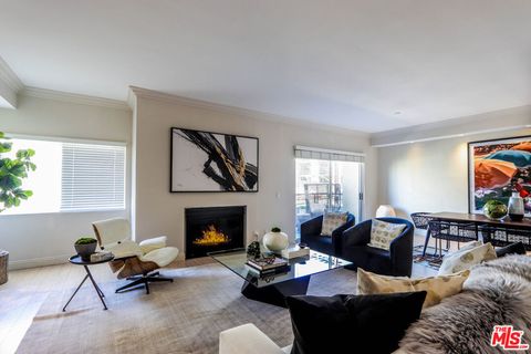 Photo of 121 S Palm Drive #404, Beverly Hills, CA 90212 (MLS # 26635155)