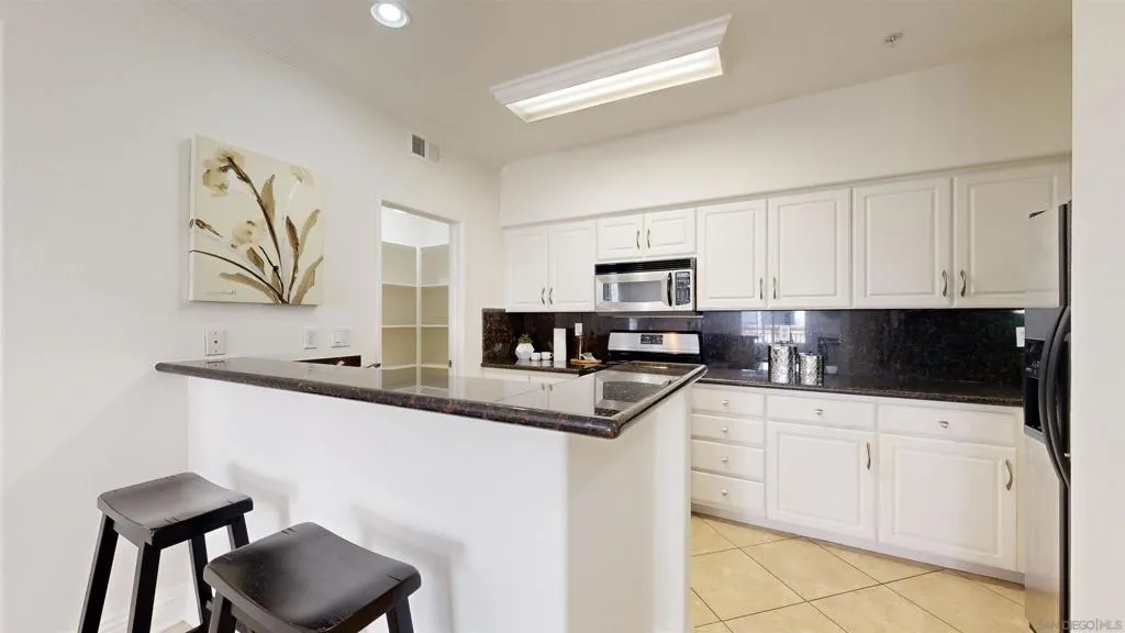 San Diego, California 92130, United States, 1 Bedroom Bedrooms, ,1 BathroomBathrooms,Residential,Active,201765