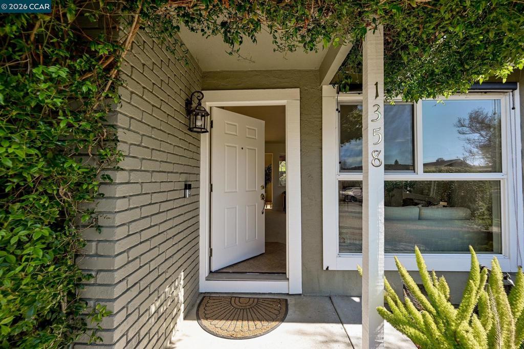 1358 1358 Swallowtail Rd