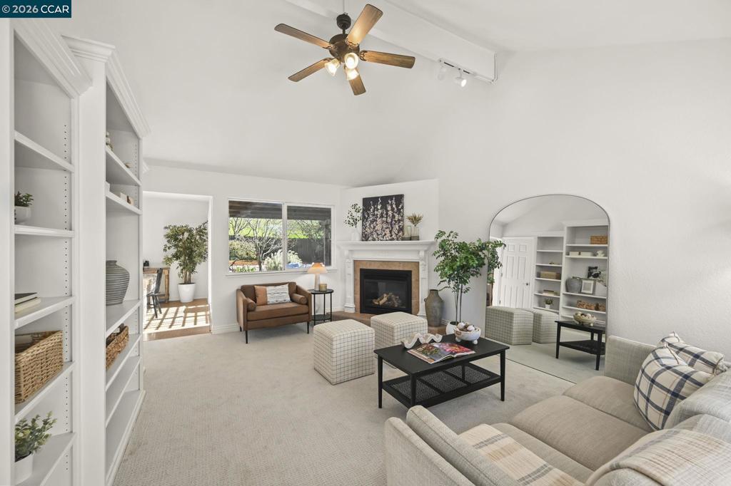 1358 1358 Swallowtail Rd