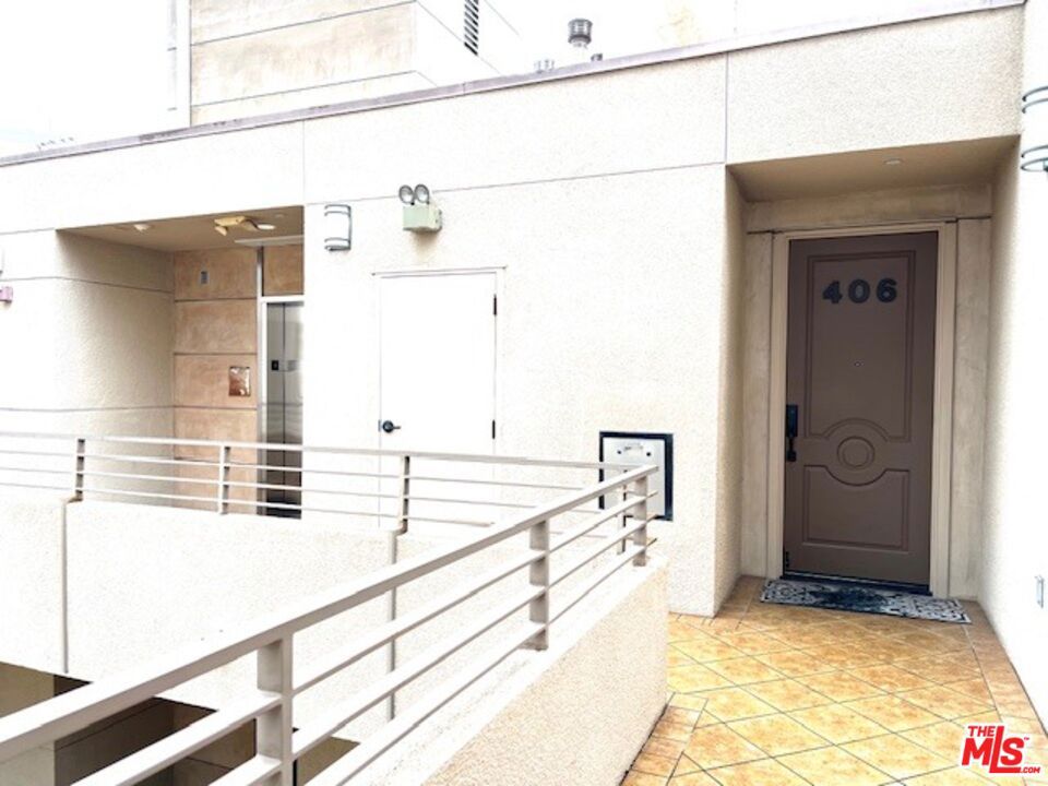 871 Crenshaw Boulevard 406