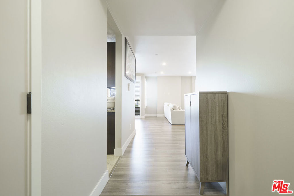 871 Crenshaw Boulevard 406