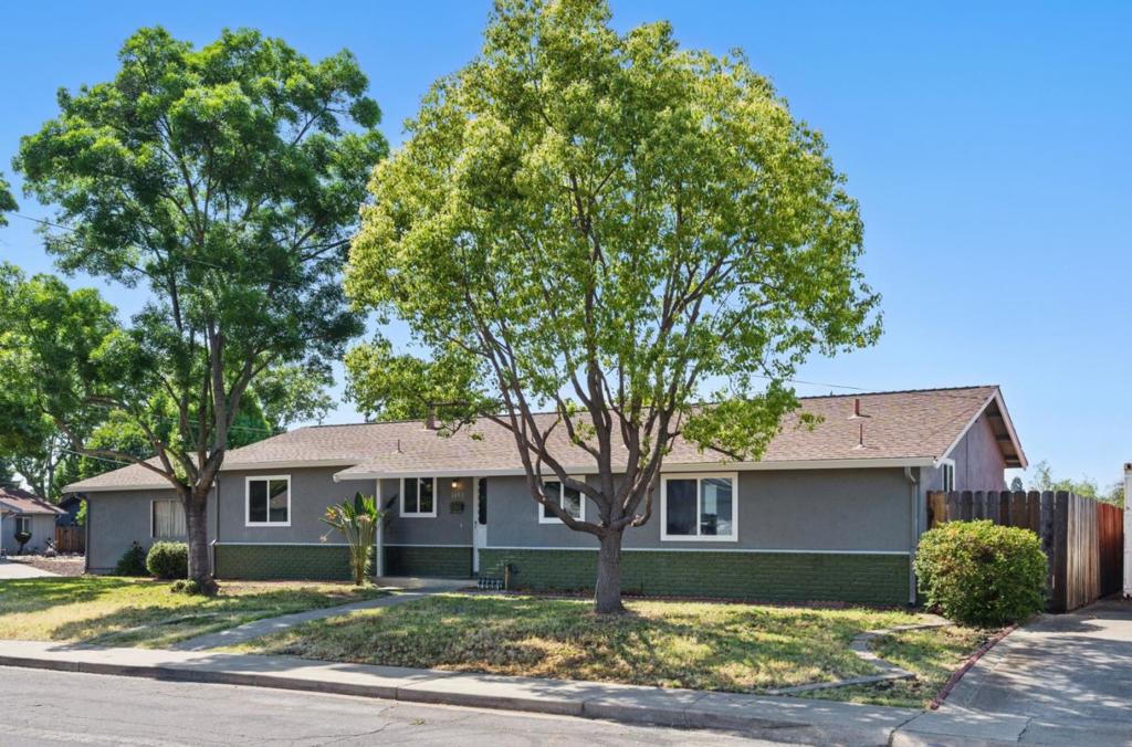1693 Greentree Drive