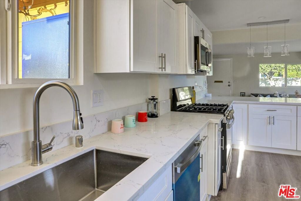 624 W Beach Avenue