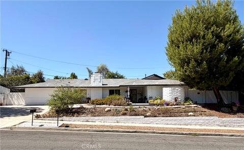 Photo of 1065 Warwick AVE, Thousand Oaks, CA 91360 (MLS # OC26191951)