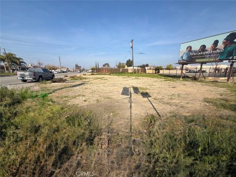 Photo of 1000 E California Ave, Bakersfield, CA 93307 (MLS # DW26036277)
