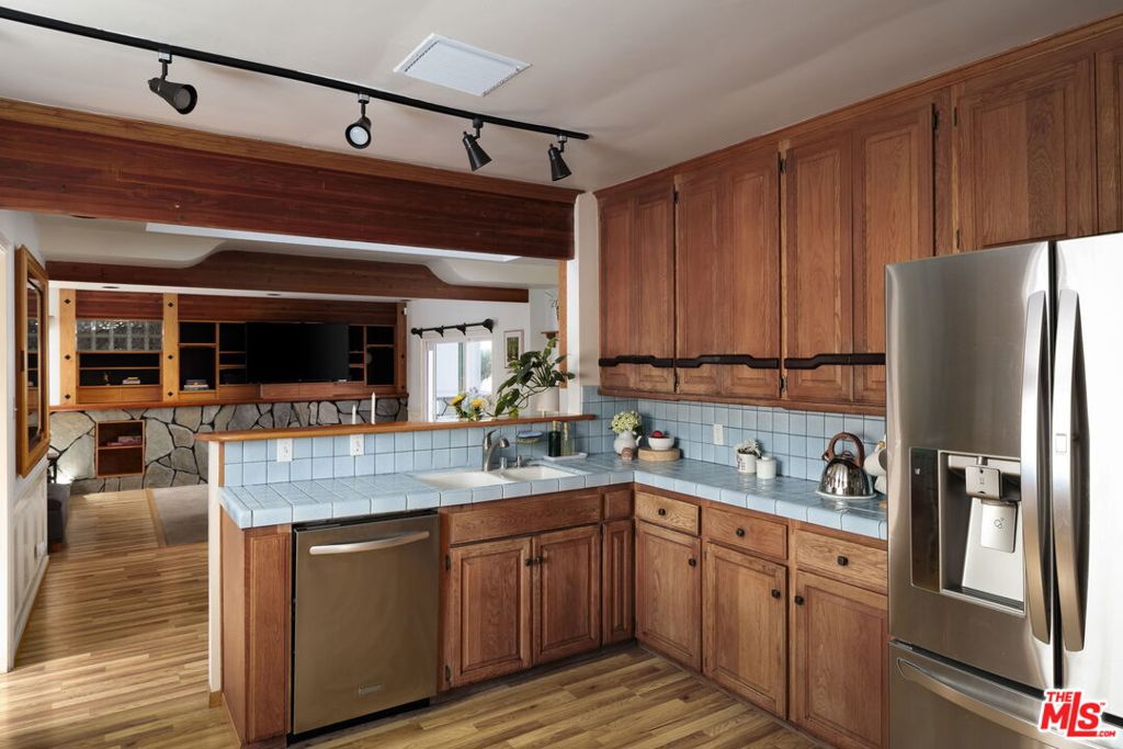 2907 El Caminito Street, La Crescenta CA 91214