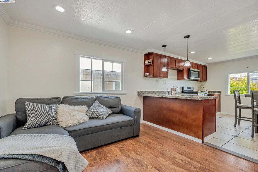 This Beautiful 3 bedrooms 1 bathroom offers comfort functionality and affordable living. Fresh paint on bedrooms, bathroom and kitchen, inside and outside, water filter on the kitchen. Fireplaces: NO