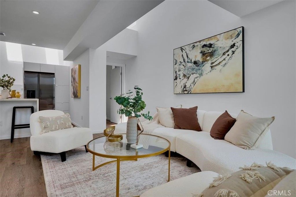 Photo of 6919 Knowlton Place Pl, Los Angeles, CA 90045 (MLS # OC26064841)