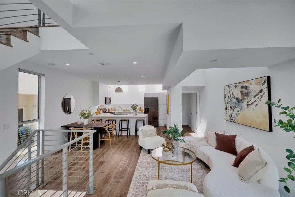 Photo of 6919 Knowlton Place Pl, Los Angeles, CA 90045 (MLS # OC26064841)