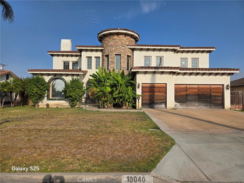 MINI MONSION BANK FORECLOSURE: CUSTOM BUILT HOME IN NE DOWNEY! RUSTIC WOOD DOOR LEADS TO FOYER ENTRANCE W/ MARBLE MEDALLION & SPIRAL WOOD & IRON STAIRCASE. 5 BD, 5.5 BTH ALL MASTERS! MASTER SUITE W/ RETREAT, LRG WALK IN CLOSET, WHIRPOOL TUB. SPACIOUS KITCHEN AND FAMILY ROOM W/FIREPLACE. KITCHEN WITH BUILT IN STAINLESS STEEL APPLIANCES INCLUDING 2 DISHWASHERS AND ISLAND. OFFICE DOWNSTAIRS AND LOFT ENTERTAINMENT ROOM UPSTAIRS! LARGE LOT WITH ROOM FOR POOL!