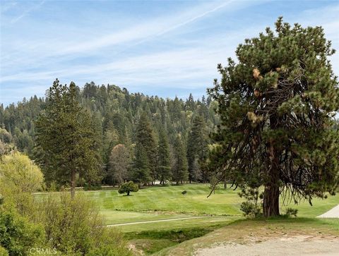 Photo of 128 Brentwood Drive, Lake Arrowhead, CA 92352 (MLS # IG26084166)