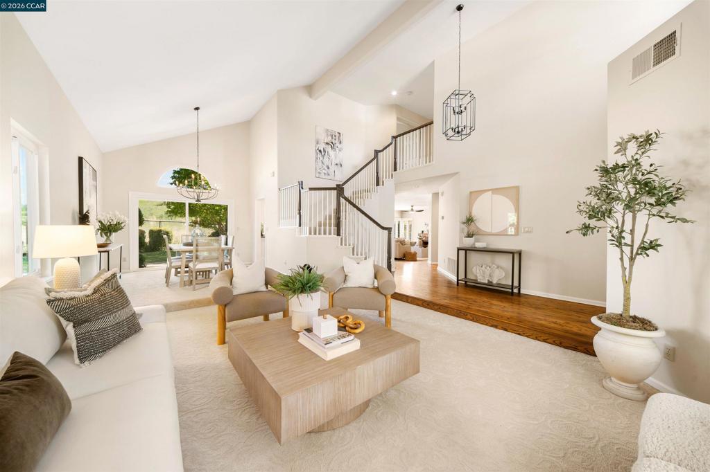 25 Greenridge Pl