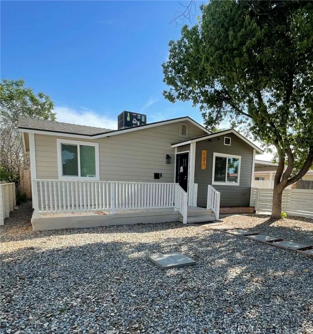 Photo of 121 Moneta Avenue, Bakersfield, CA 93308 (MLS # DW26084245)