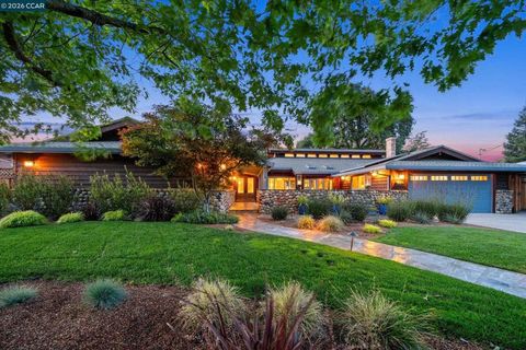 Photo of 2216 Blackstone Dr Dr, Walnut Creek, CA 94598 (MLS # 41131378)