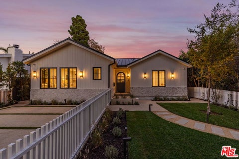 Photo of 308 N Bowling Green Way, Los Angeles, CA 90049 (MLS # 26101848)
