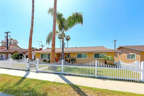 Photo of 18091 Newland Street, Huntington Beach, CA 92646 (MLS # OC25281006)