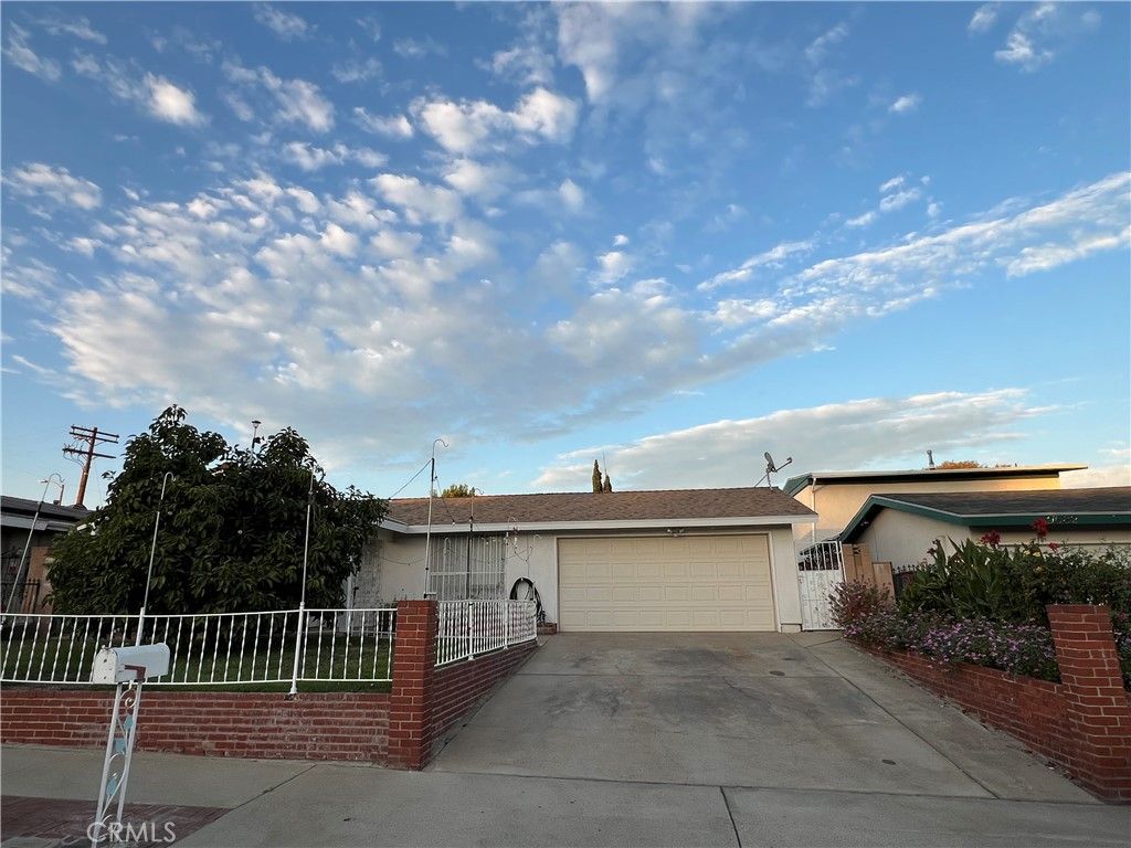 Photo of 9688 Kewen Avenue, Pacoima, CA 91331 (MLS # TR25195454)