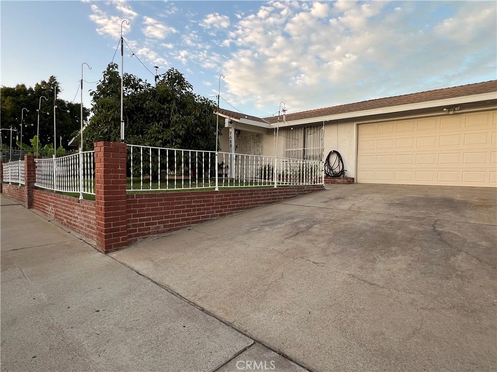 Photo of 9688 Kewen Avenue, Pacoima, CA 91331 (MLS # TR25195454)