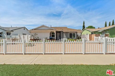 Photo of 9313 Hayvenhurst Avenue, North Hills, CA 91343 (MLS # 26672223)