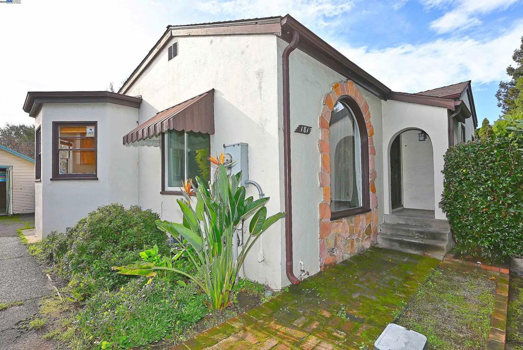 181 E Lewelling Blvd